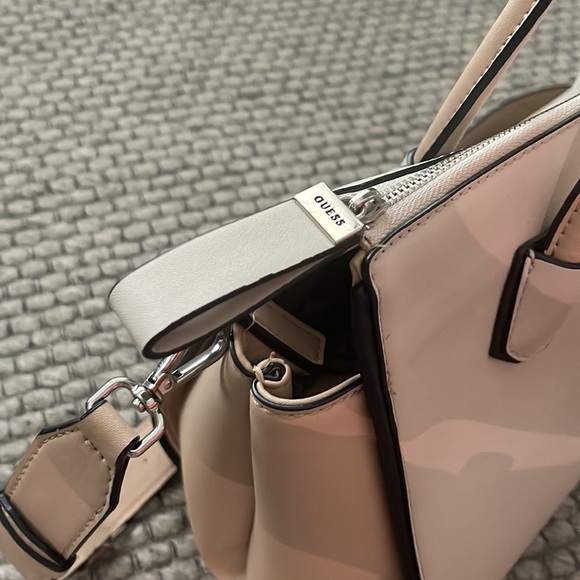 Guess Large Satchel Crossbody Bag with LEOPARD interior print - Picture 5 of 12